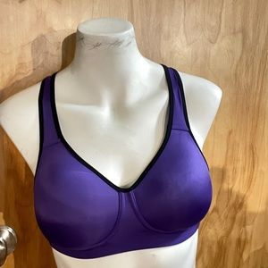 Nike Dri Fit Sports Bra Size 30D Run Walk Fitness Wire Free Purple